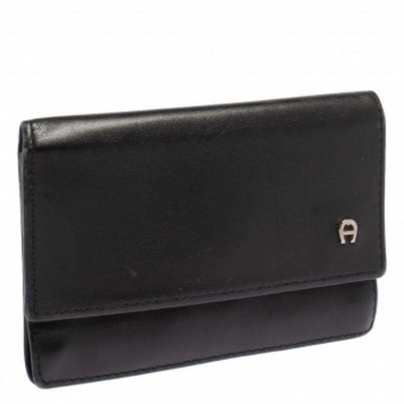 Aigner Black Leather Card Holder In Fair Condition For Sale In Dubai, Al Qouz 2