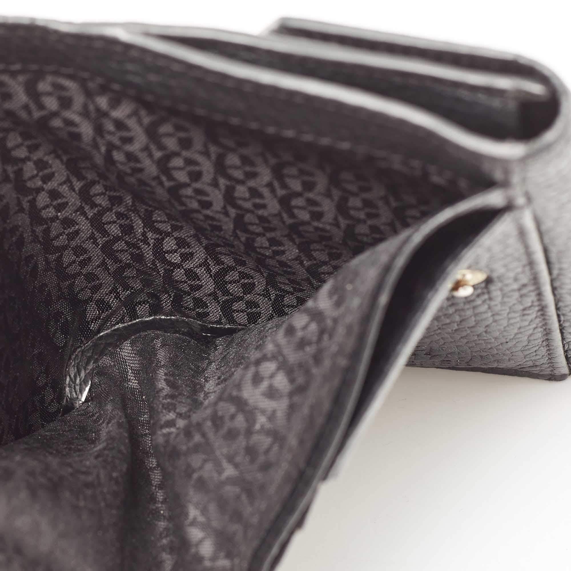 Aigner Black Leather Envelope Flap Compact Wallet In Fair Condition For Sale In Dubai, Al Qouz 2