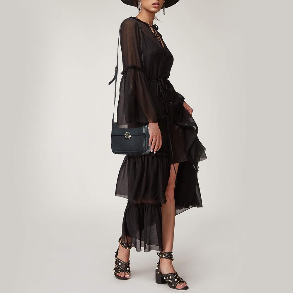 The fashion houseâ€™s tradition of excellence, coupled with modern design sensibilities, works to make Aigner this bag one of a kind. It's a fabulous accessory for everyday use.