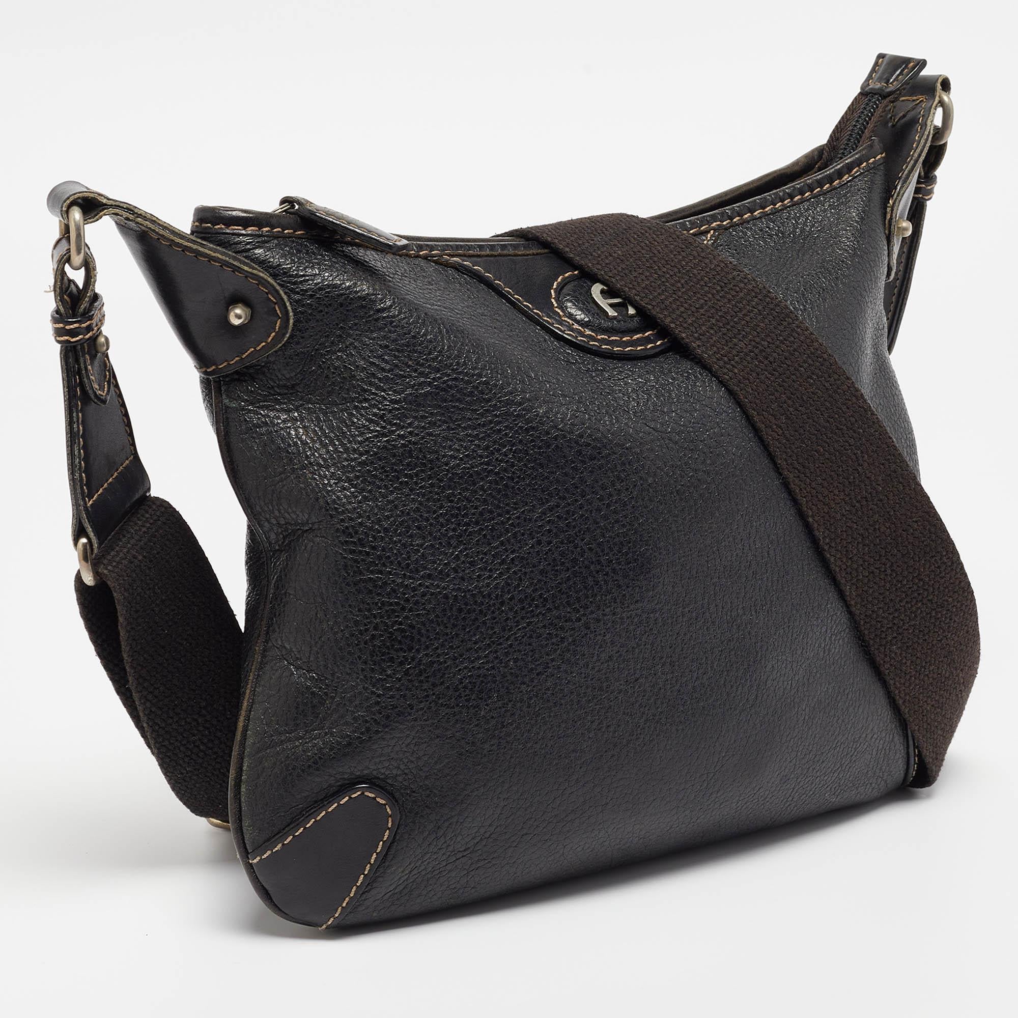 Bolso Messenger Aigner Logo Piel Negro en Bueno estado para la venta en Dubai, Al Qouz 2