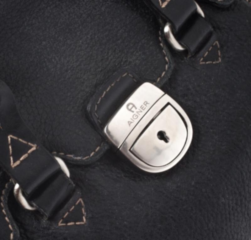 De las mujeres Aigner Black Leather Small Satchel en venta