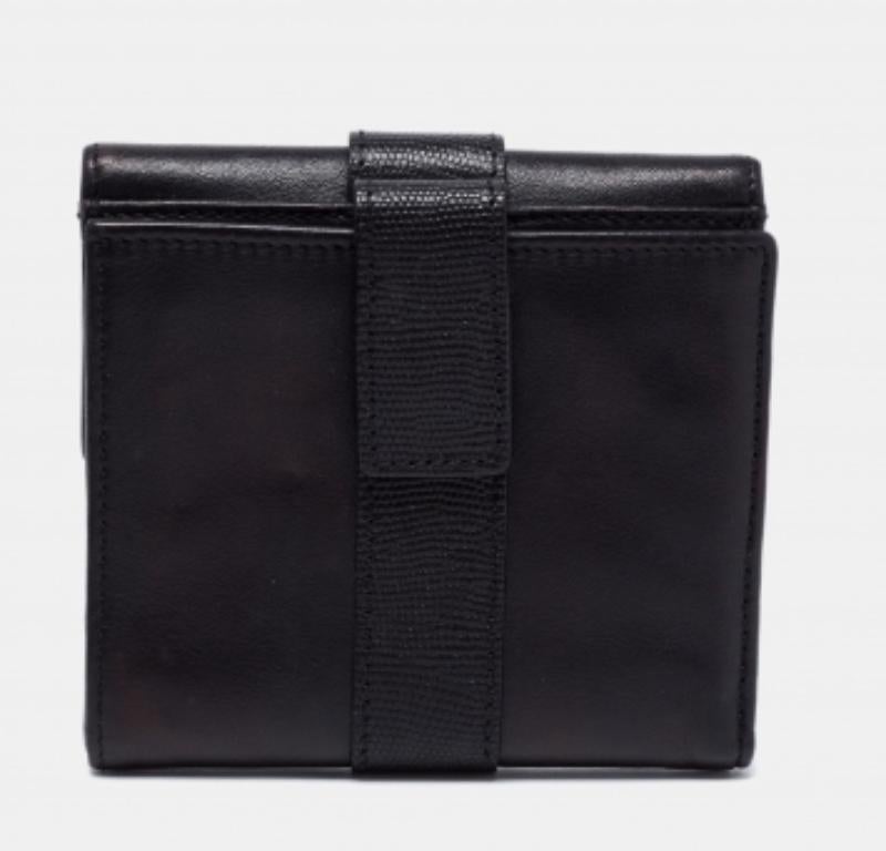 Noir Portefeuille compact trifold en cuir noir d'Aigner en vente
