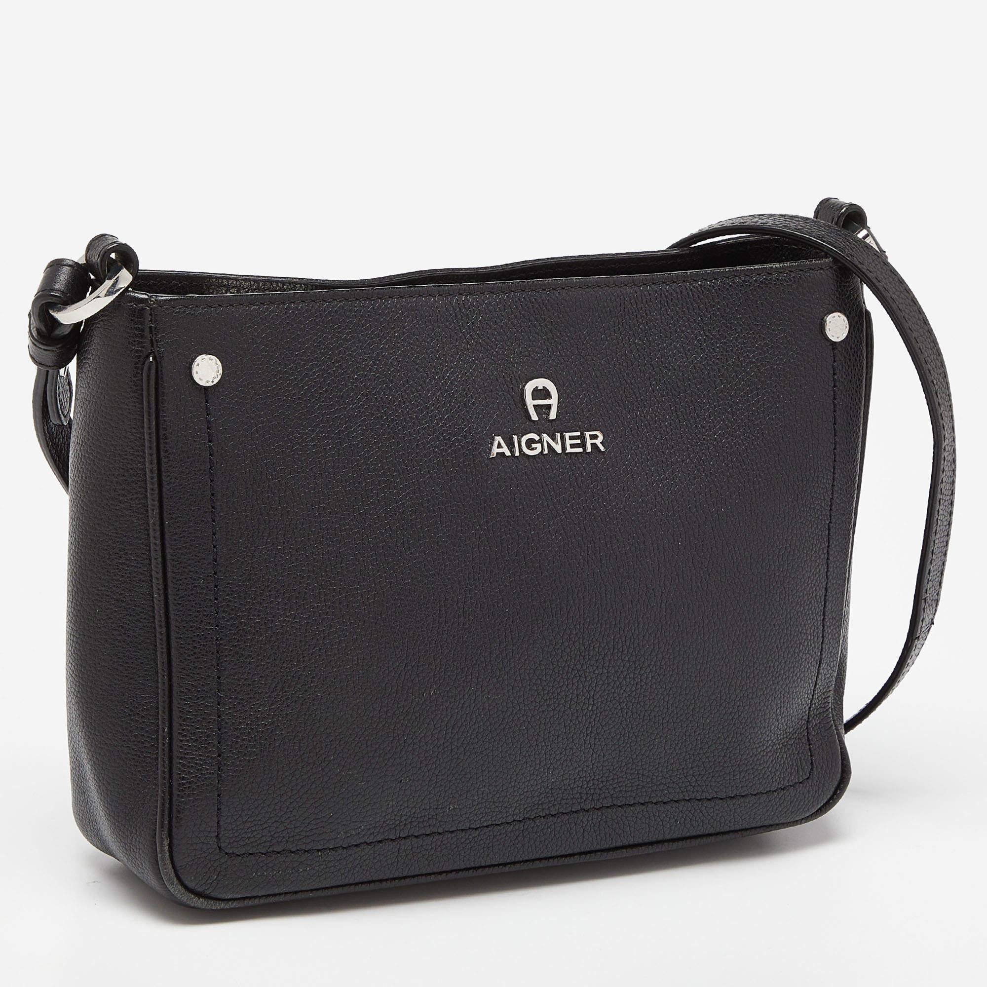 Aigner Black Leather Zip Crossbody Bag In Good Condition In Dubai, Al Qouz 2