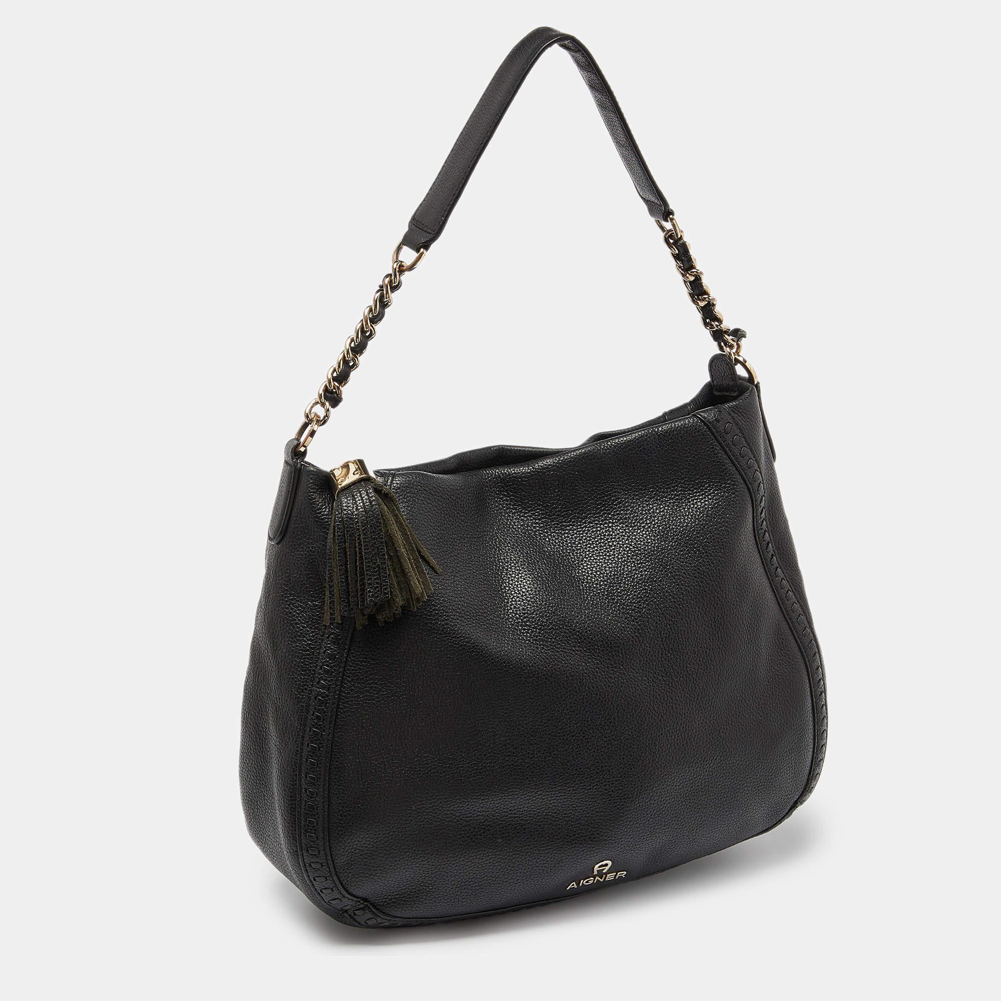 Aigner Black Leather Zip Hobo In Fair Condition For Sale In Dubai, Al Qouz 2