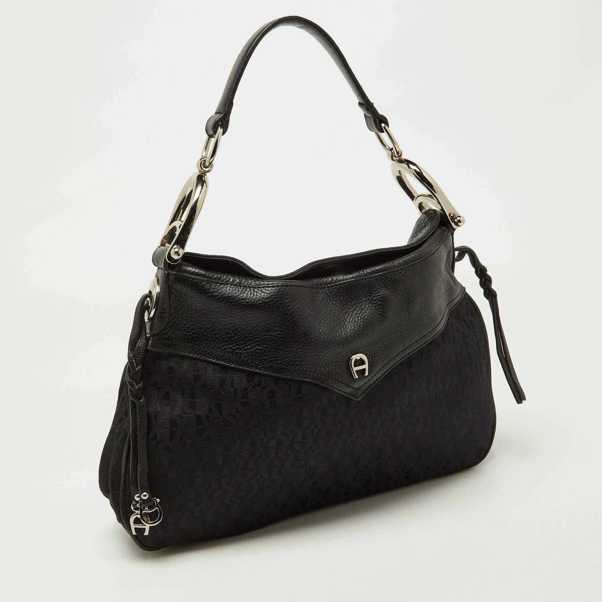 Aigner Black Signature Canvas and Leather Hobo In Good Condition For Sale In Dubai, Al Qouz 2