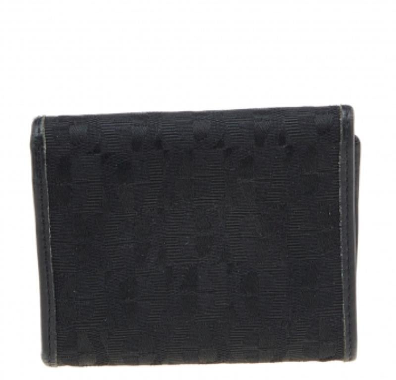 Portefeuille trifold en toile et cuir Aigner Signature noire Pour femmes en vente