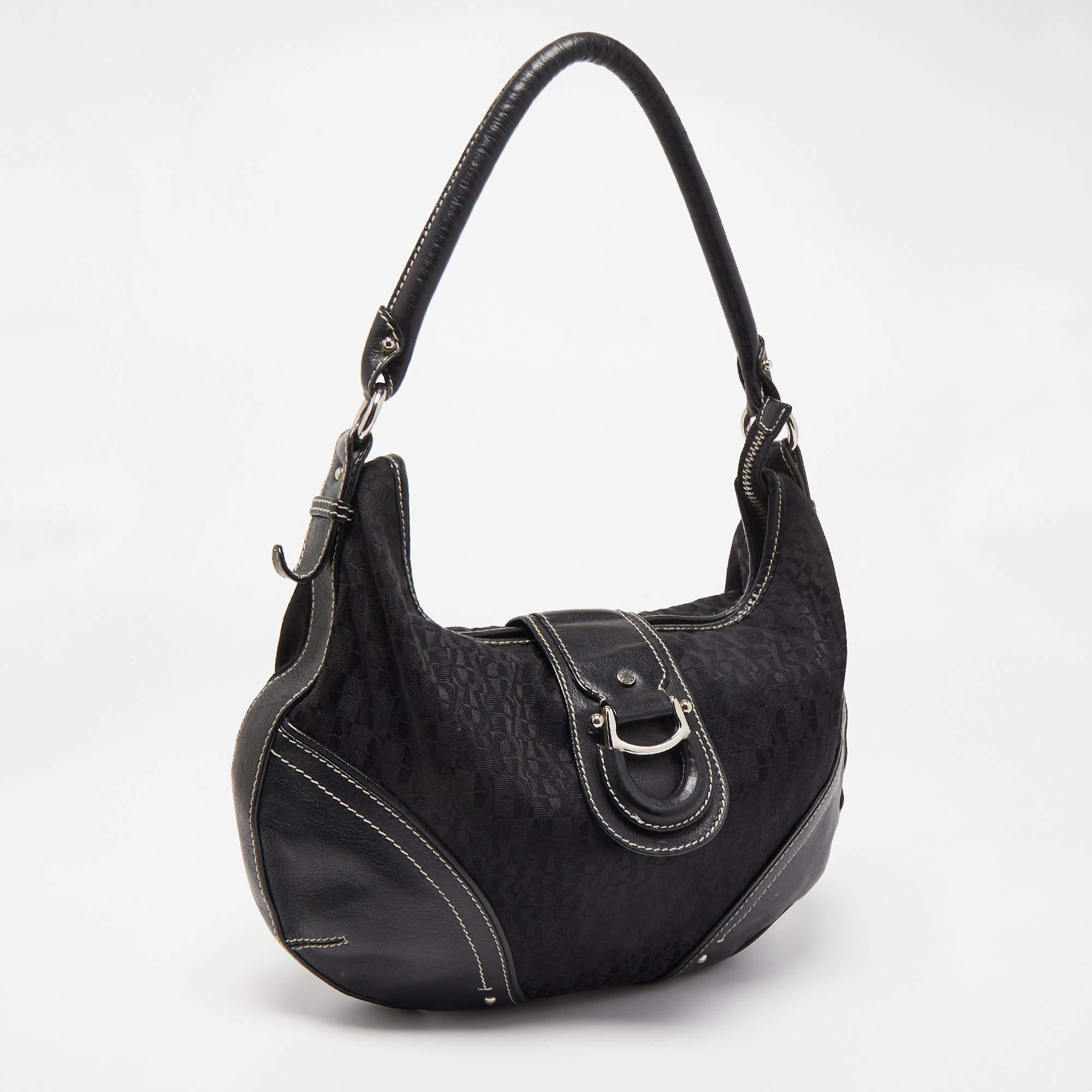 Aigner Black Signature Canvas and Leather Zip Hobo In Fair Condition In Dubai, Al Qouz 2