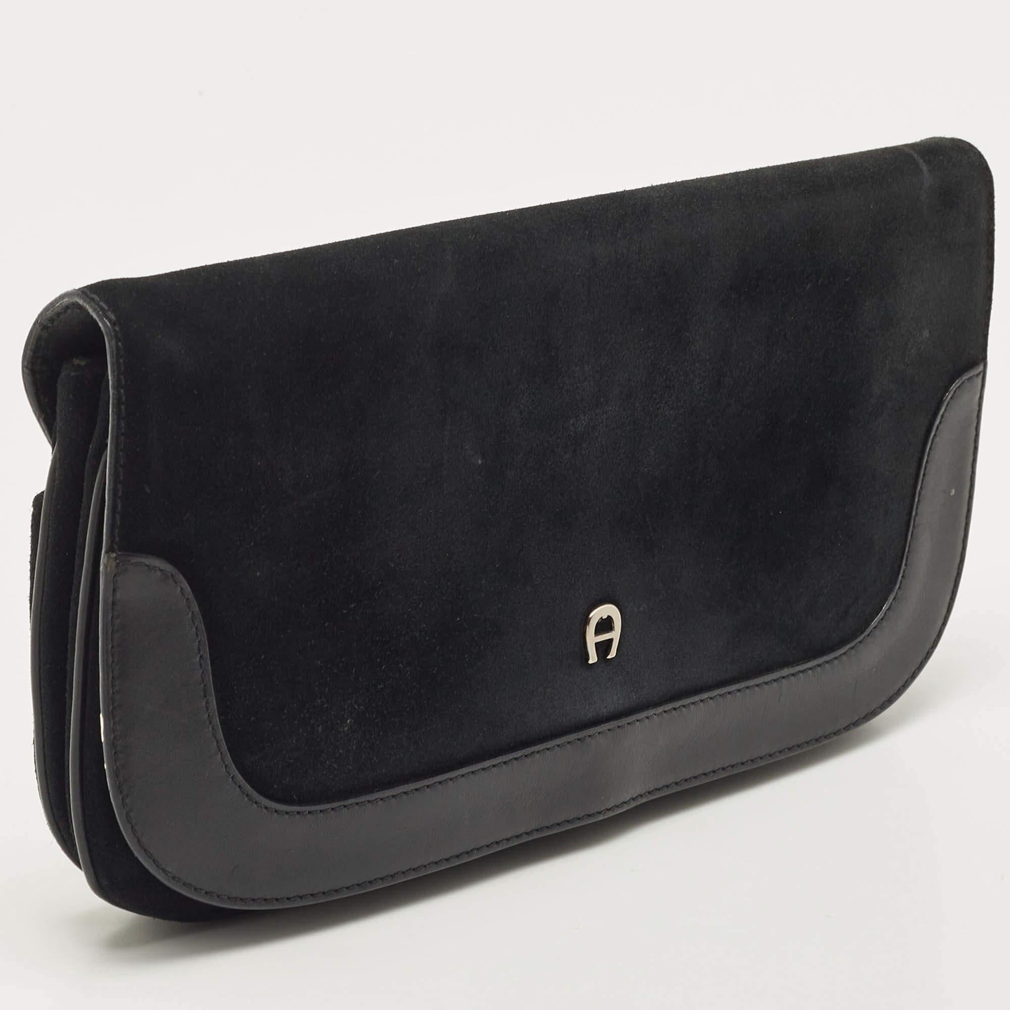 Aigner Black Suede And Leather Logo Flap Clutch In Fair Condition For Sale In Dubai, Al Qouz 2