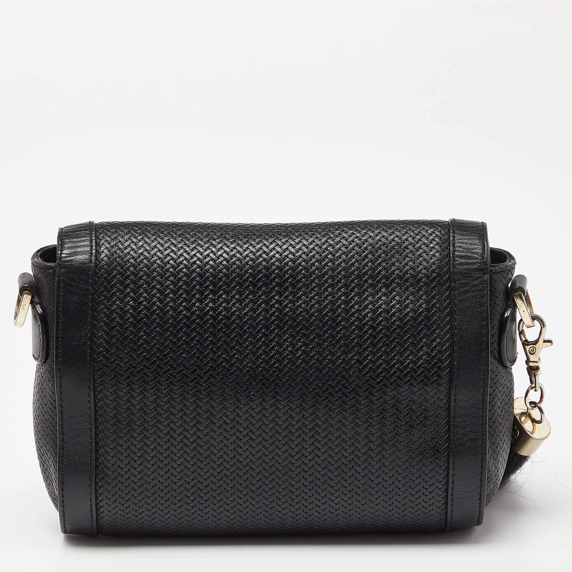 Aigner - Sac à bandoulière Cavallina en cuir texturé noir État moyen - En vente à Dubai, Al Qouz 2