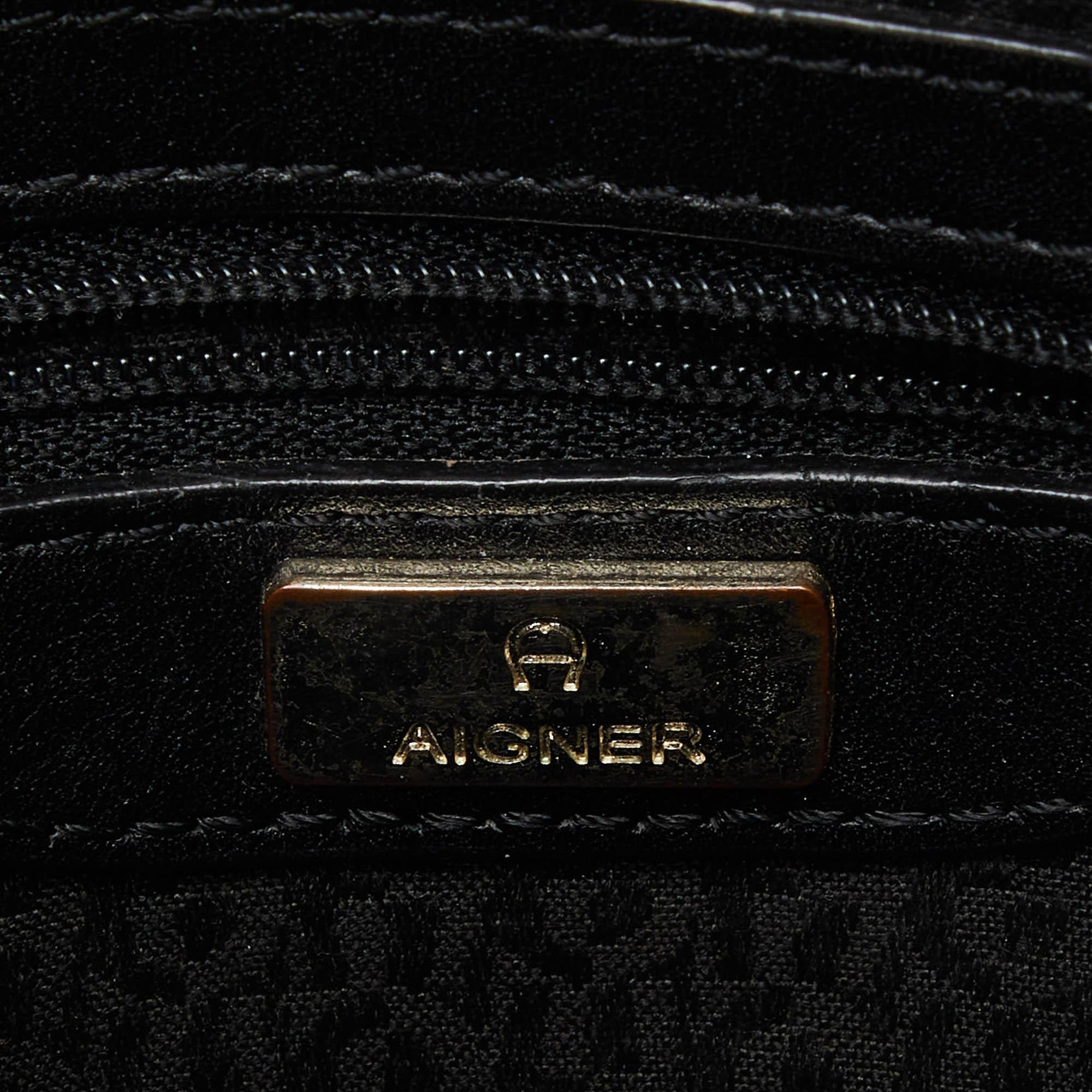 Aigner - Sac à bandoulière Cavallina en cuir texturé noir en vente 3