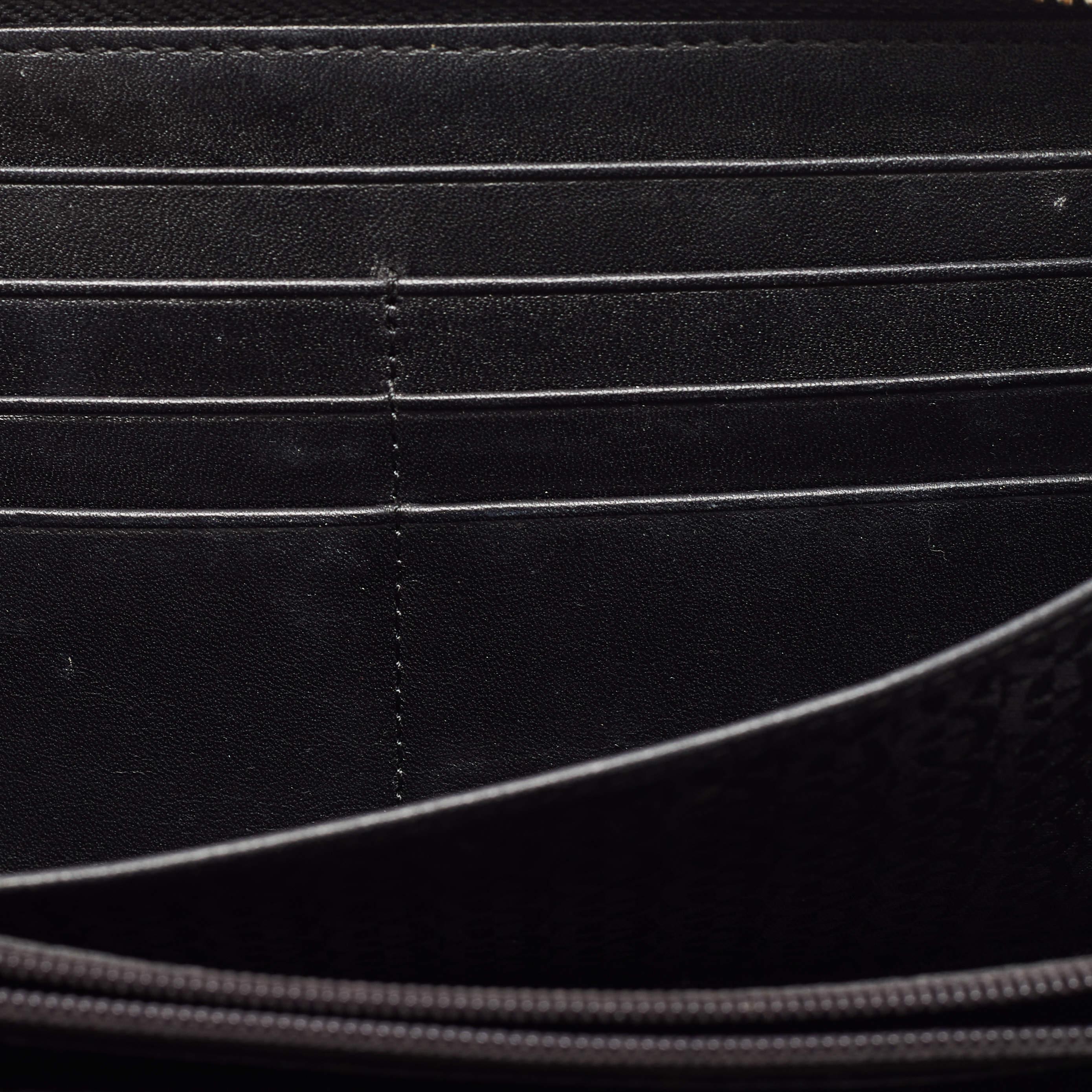 Aigner Black Woven Leather Cavallina Zip Around Continental Wallet In Fair Condition For Sale In Dubai, Al Qouz 2