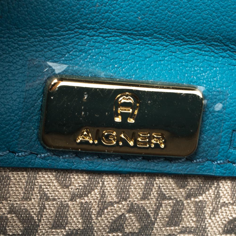 Aigner Blue Croc Embossed Leather Genoveva Top Handle Bag In Excellent Condition In Dubai, Al Qouz 2