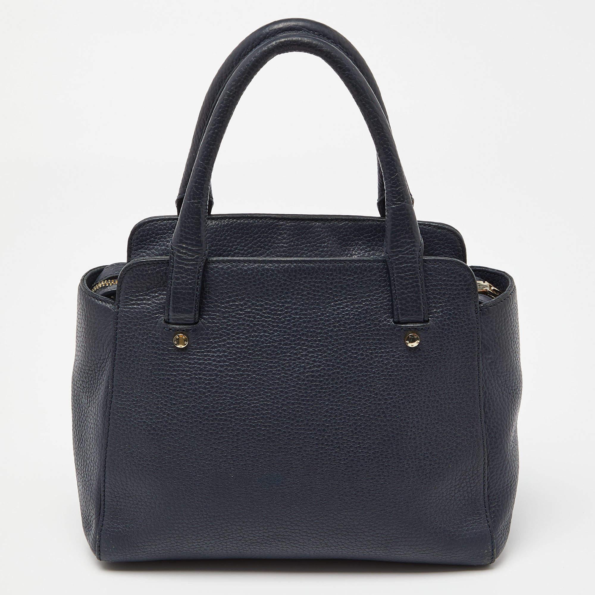 Aigner Blue Grained Leather Cybill Tote In Fair Condition For Sale In Dubai, Al Qouz 2