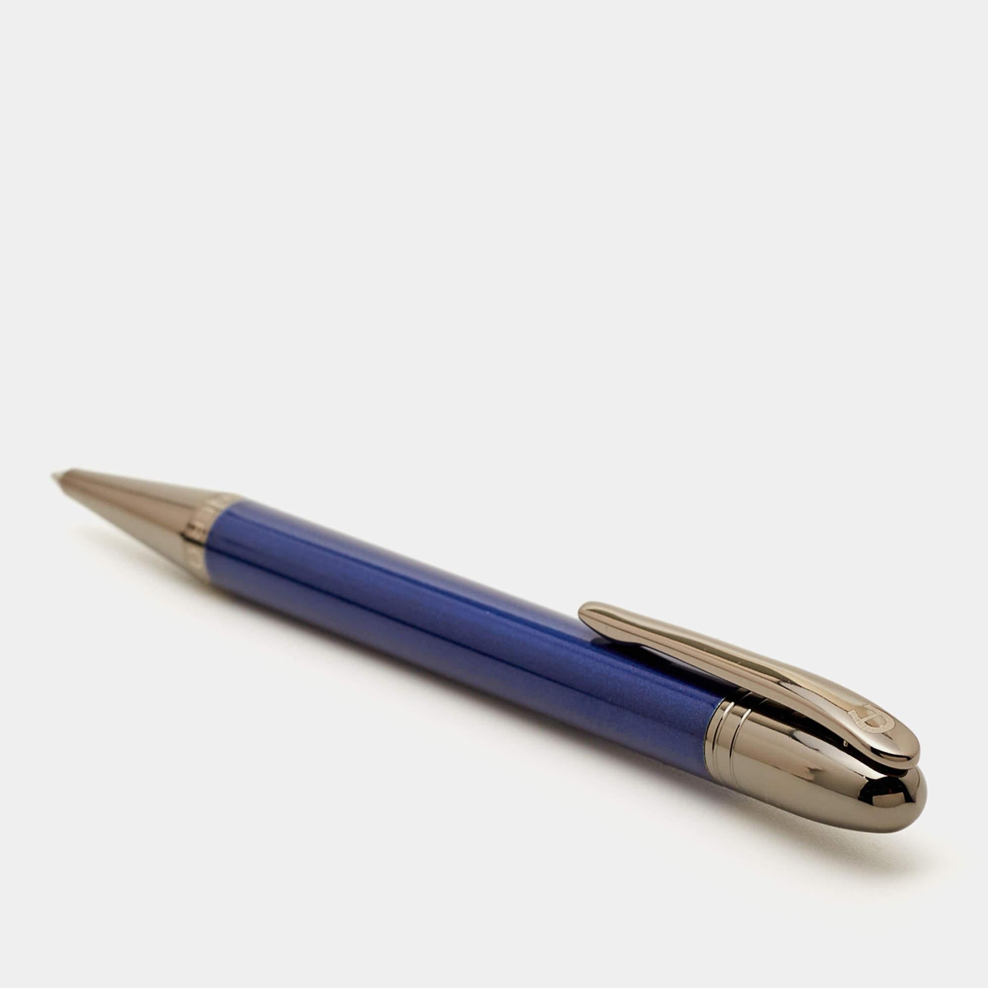 Aigner's ballpoint pen in lacquer and silver-tone metal is defined by quality craftsmanship. It has a sleek shape and just the right details to achieve a luxurious finish.

Includes: Original Box, Original Case