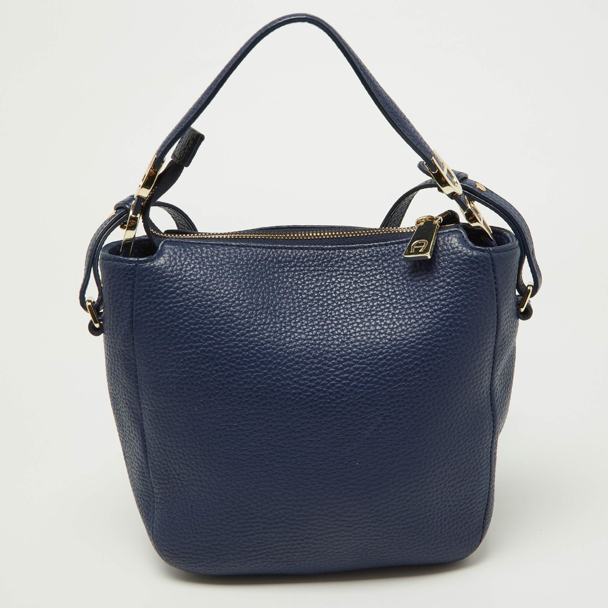 Aigner Blue Leather Crossbody Bag In Fair Condition In Dubai, Al Qouz 2