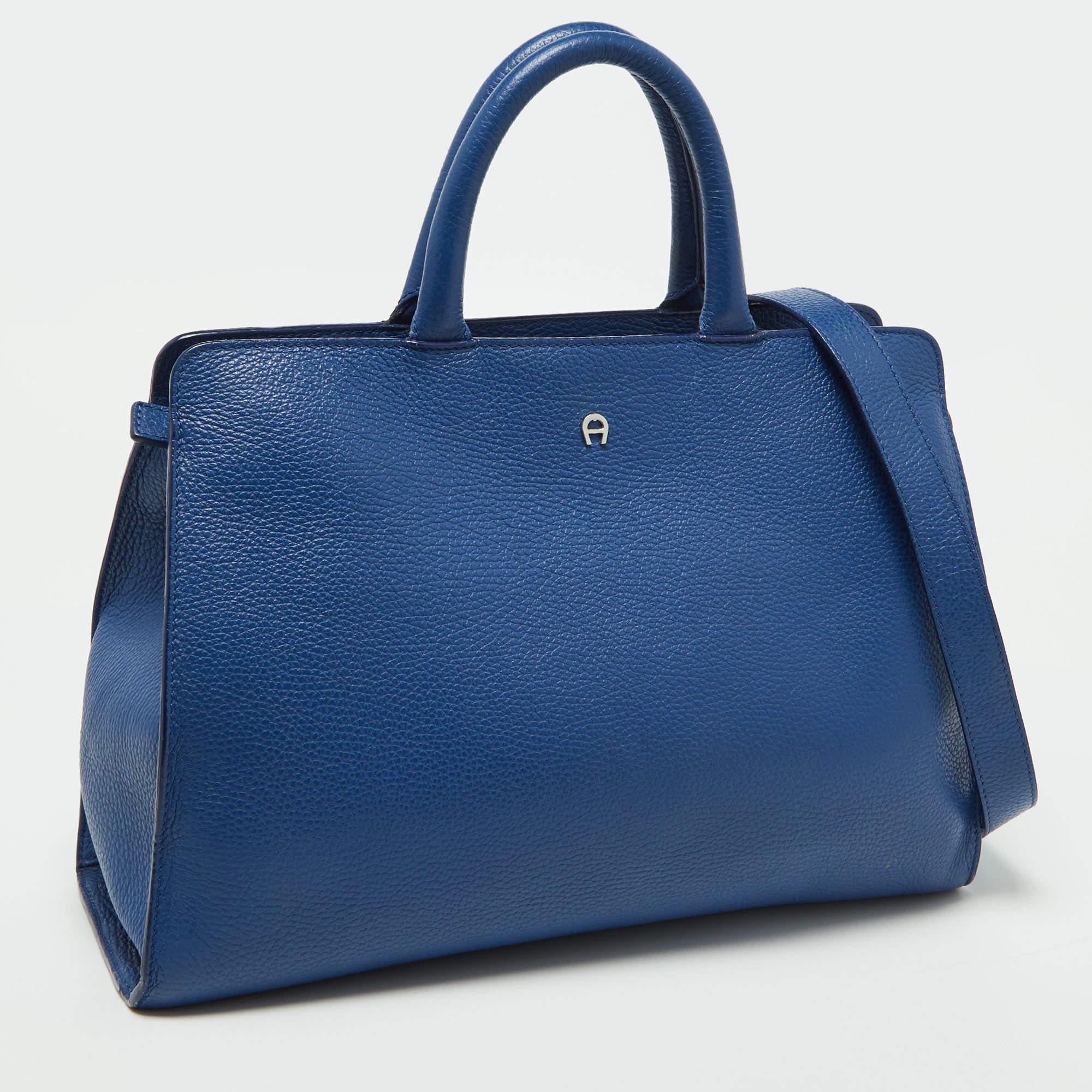 Aigner Blaue Cybill-Tasche aus Leder im Zustand „Gut“ in Dubai, Al Qouz 2