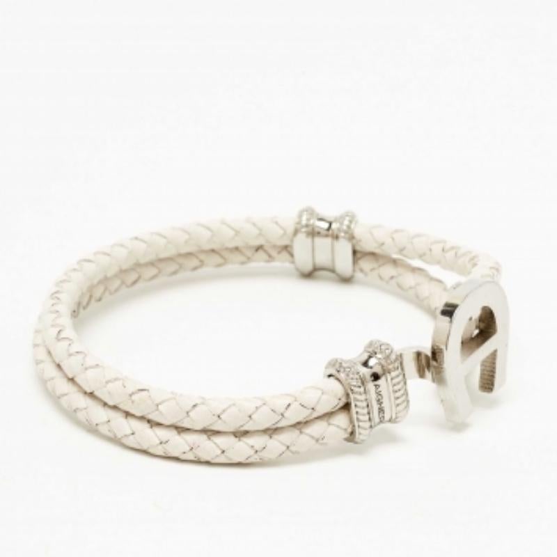 Bracciale Aigner in pelle intrecciata con tonalità argento In condizioni buone in vendita a Dubai, Al Qouz 2