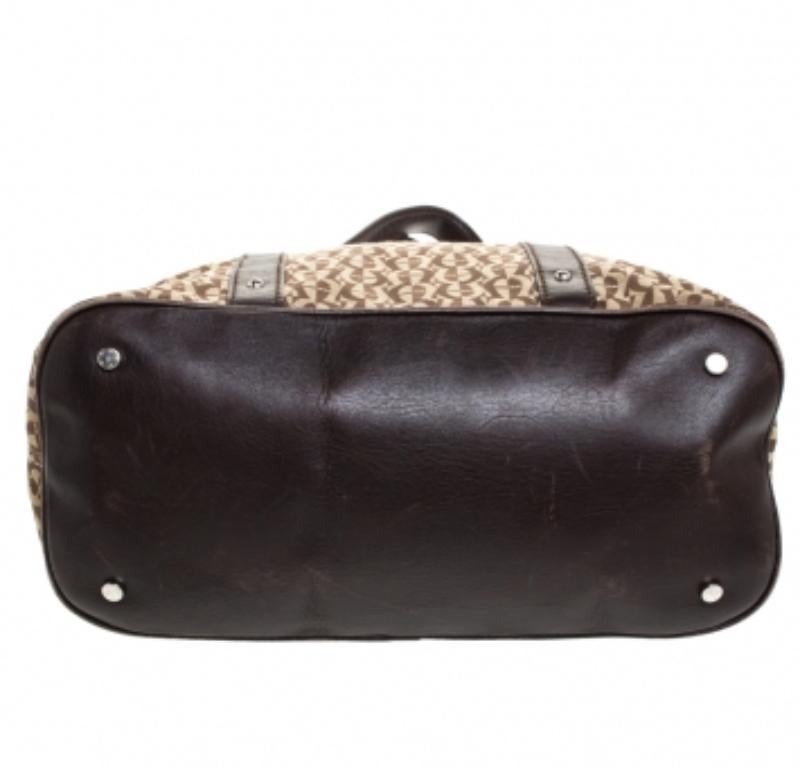 Aigner, la borsa firmata in tela e pelle marrone/beige in vendita 1