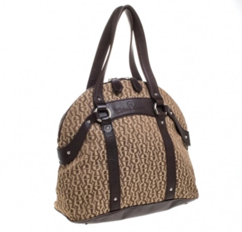 Aigner, la borsa firmata in tela e pelle marrone/beige in vendita 3