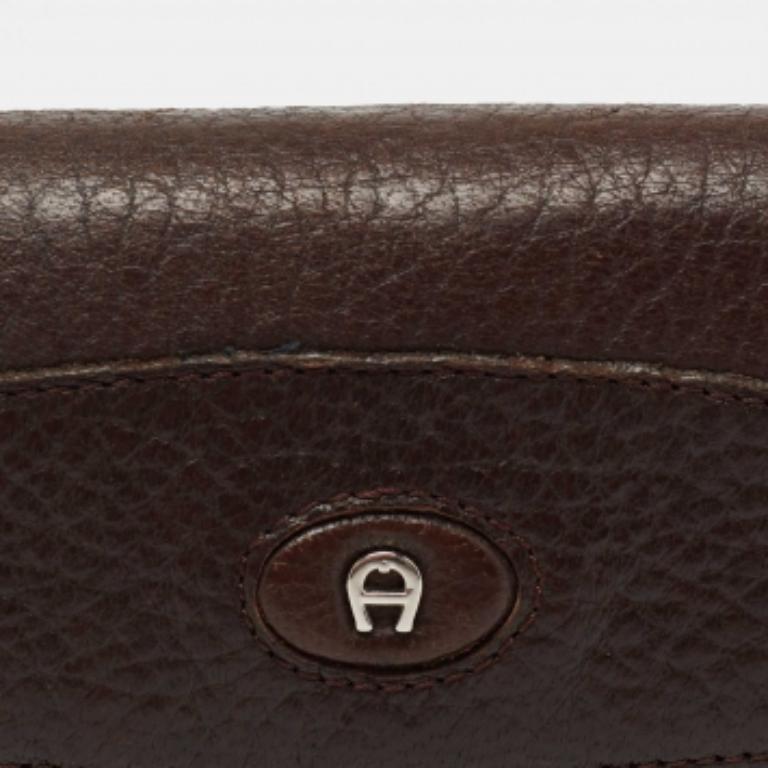 Aigner Brown Leather Logo Flap Trifold Wallet en vente 2