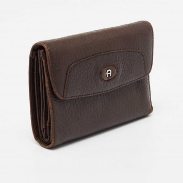 Aigner Brown Leather Logo Flap Trifold Wallet en vente 3