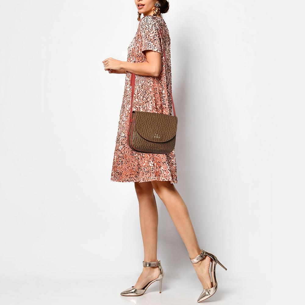 Designed to last, this beautiful crossbody bag is a smart buy. Comfortable and easy to carry, this handy creation comes with an interior lined to keep your essentials organized and safe.