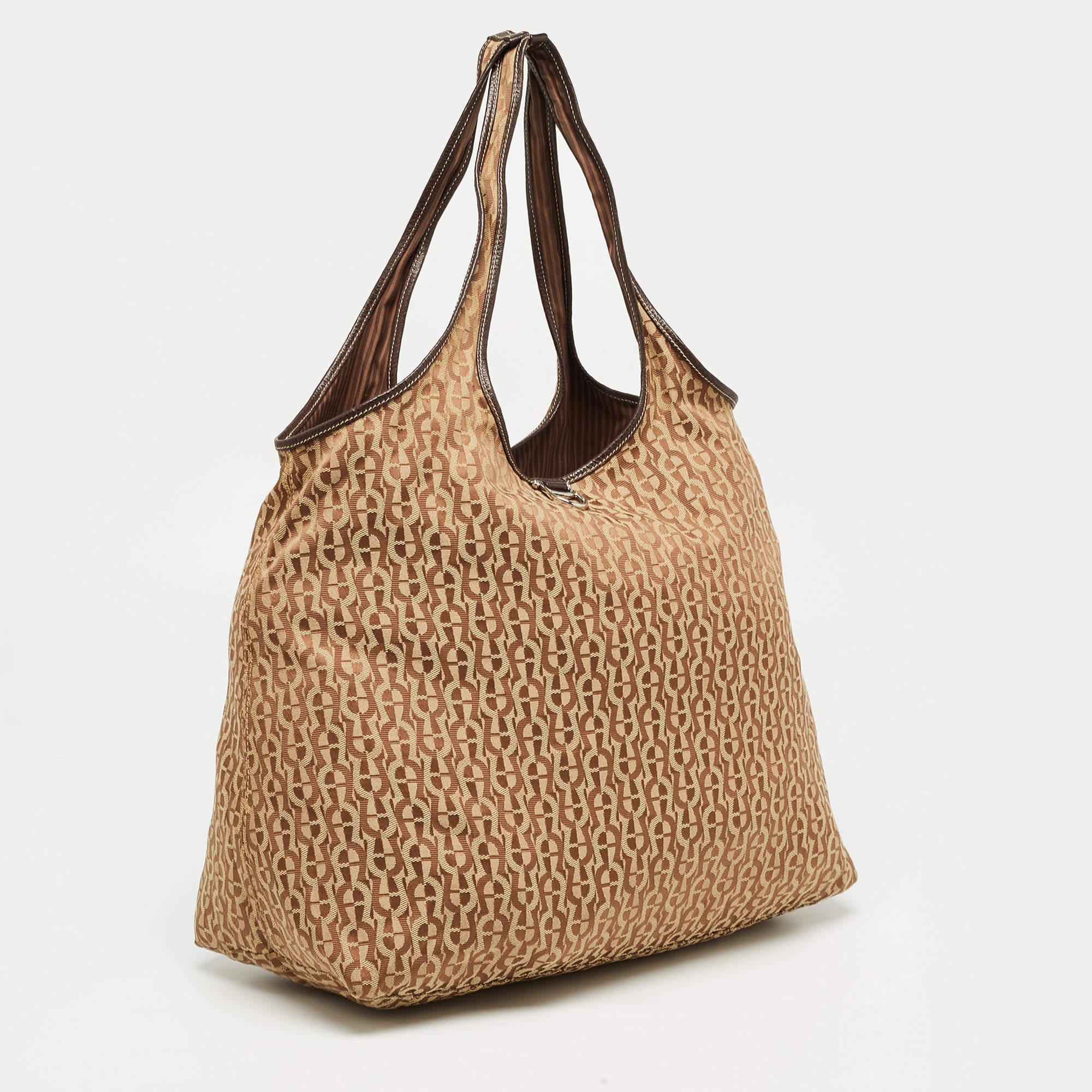 Aigner Brown Signature Canvas Travel Tote In Good Condition For Sale In Dubai, Al Qouz 2