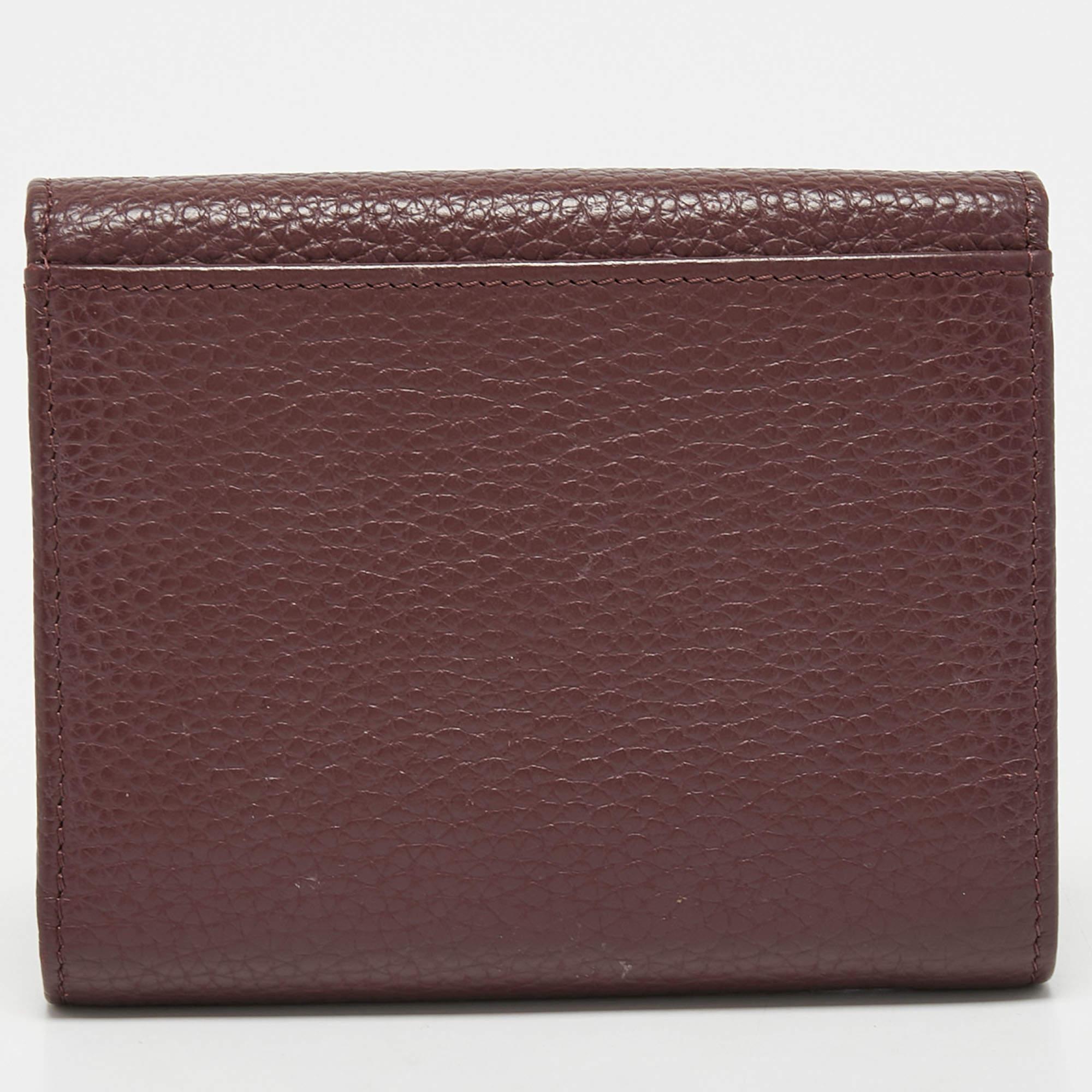 Aigner Burgundy Leather Logo Trifold Wallet In Good Condition In Dubai, Al Qouz 2