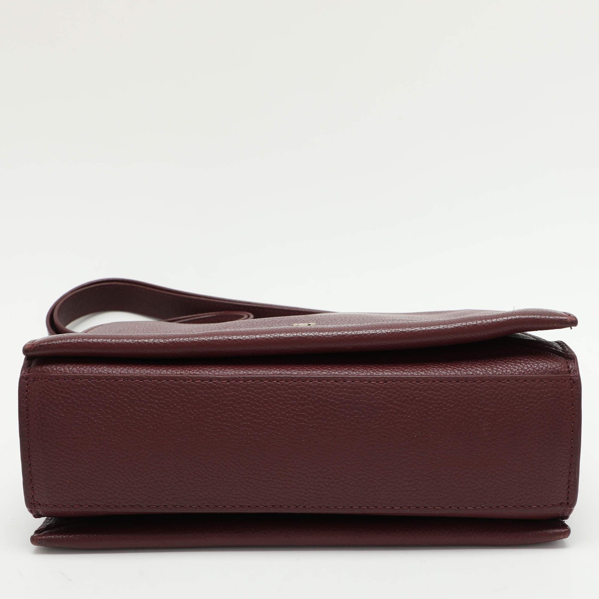 Aigner Burgundy Leather Shoulder Bag For Sale 3
