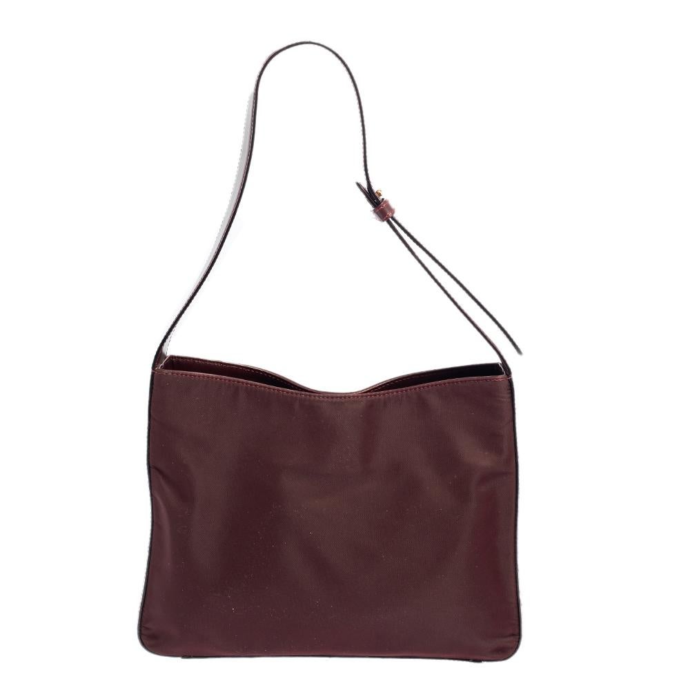 Aigner Burgundy Nylon and Leather Logo Lock Shoulder Bag In Good Condition In Dubai, Al Qouz 2