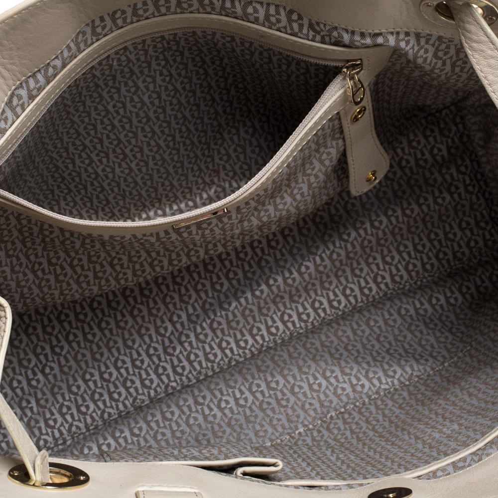 Cavallina-Tasche aus cremefarbenem Leder von Aigner im Zustand „Gut“ im Angebot in Dubai, Al Qouz 2