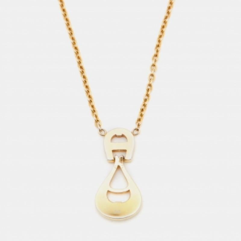 Aigner Kristall-Emaille-Goldton-Anhänger-Halskette im Zustand „Relativ gut“ im Angebot in Dubai, Al Qouz 2