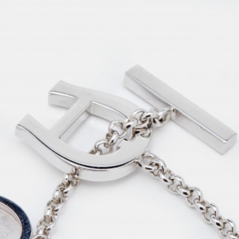 Aigner brings this fabulous bracelet rendered in an elegant silhouette for the woman who is ready to ace every accessory game. It is sure to catch an eye and make your heart skip a beat. Flaunt it with your all looks, from formal to casual.