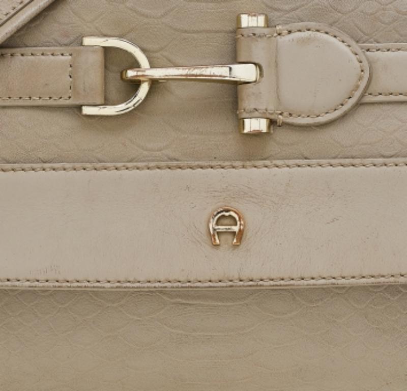 Aigner Borsa a tracolla in pelle goffrata di pitone beige scuro in vendita 3