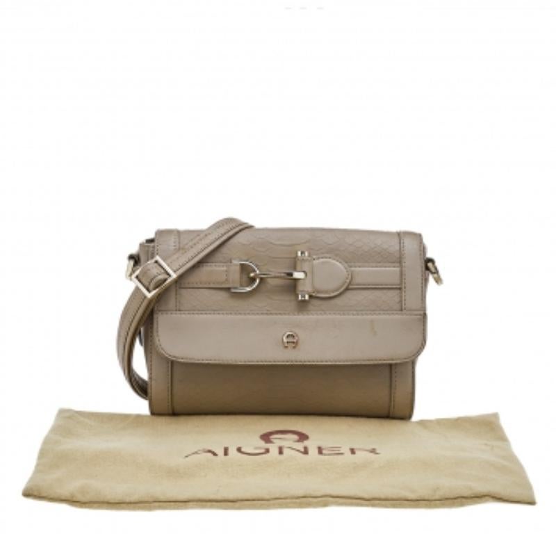 Aigner Borsa a tracolla in pelle goffrata di pitone beige scuro in vendita 4