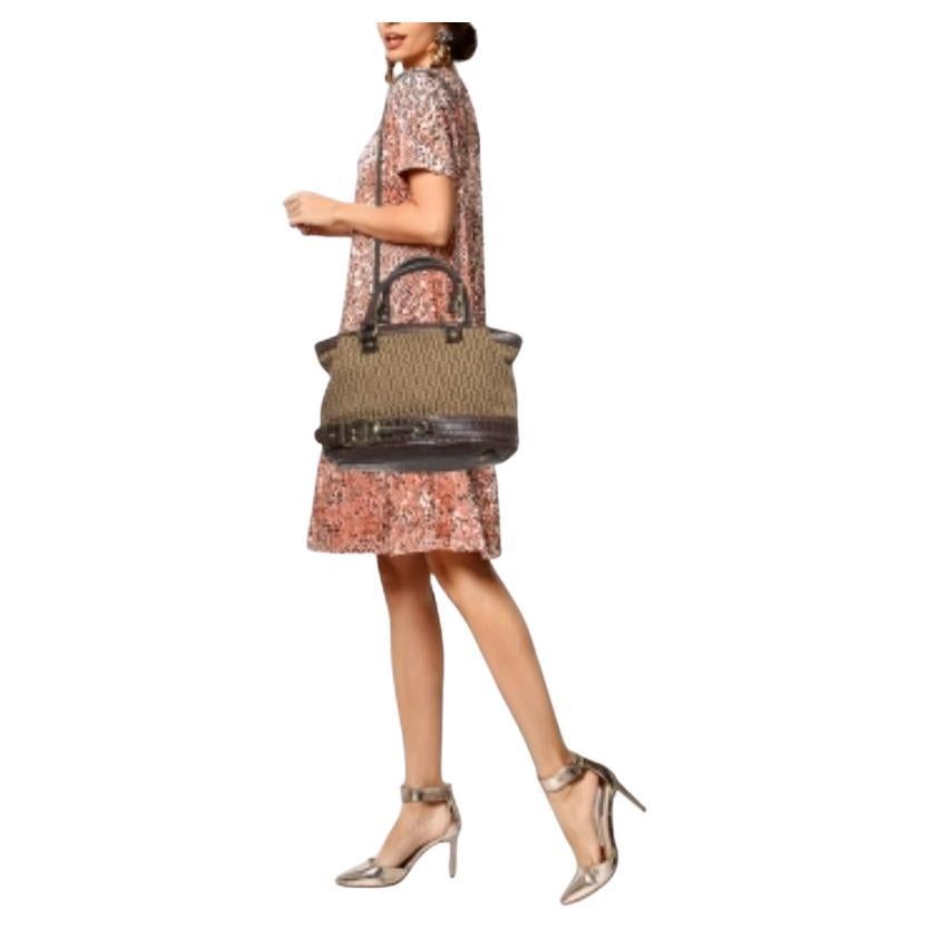 Aigner Dunkelbeige Signature Canvas und Leder mit Krokoprägung Schnallenlogo Satchel im Angebot