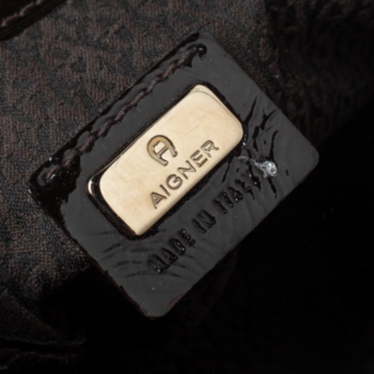 Aigner Dark Brown Python and Patent Leather Tassel Hobo In Good Condition For Sale In Dubai, Al Qouz 2