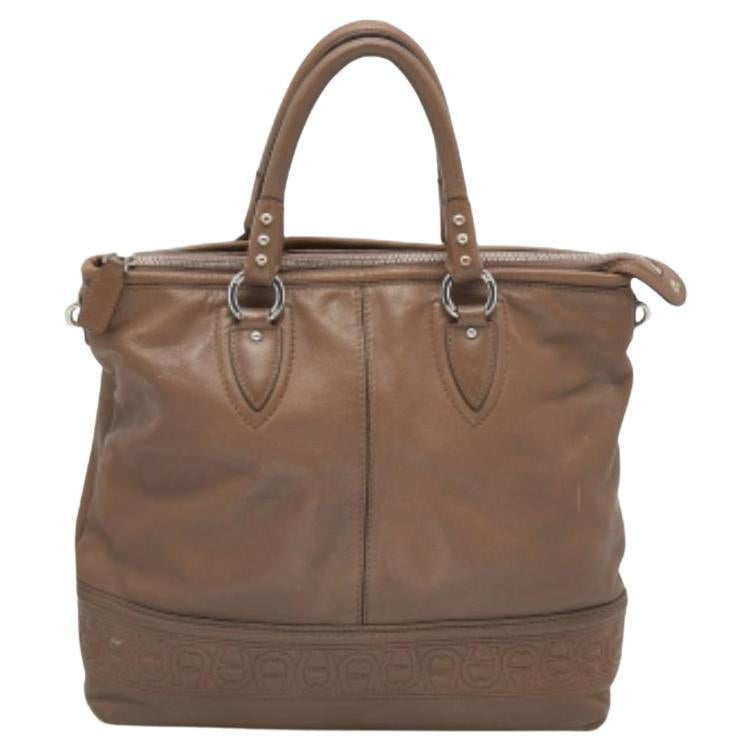 Aigner Dunkle Taupe Leder Tasche mit Reißverschluss im Angebot