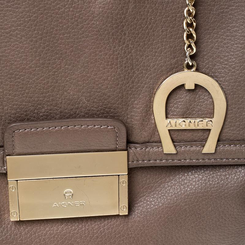 Aigner Light Brown Leather Top Handle Bag In Good Condition For Sale In Dubai, Al Qouz 2