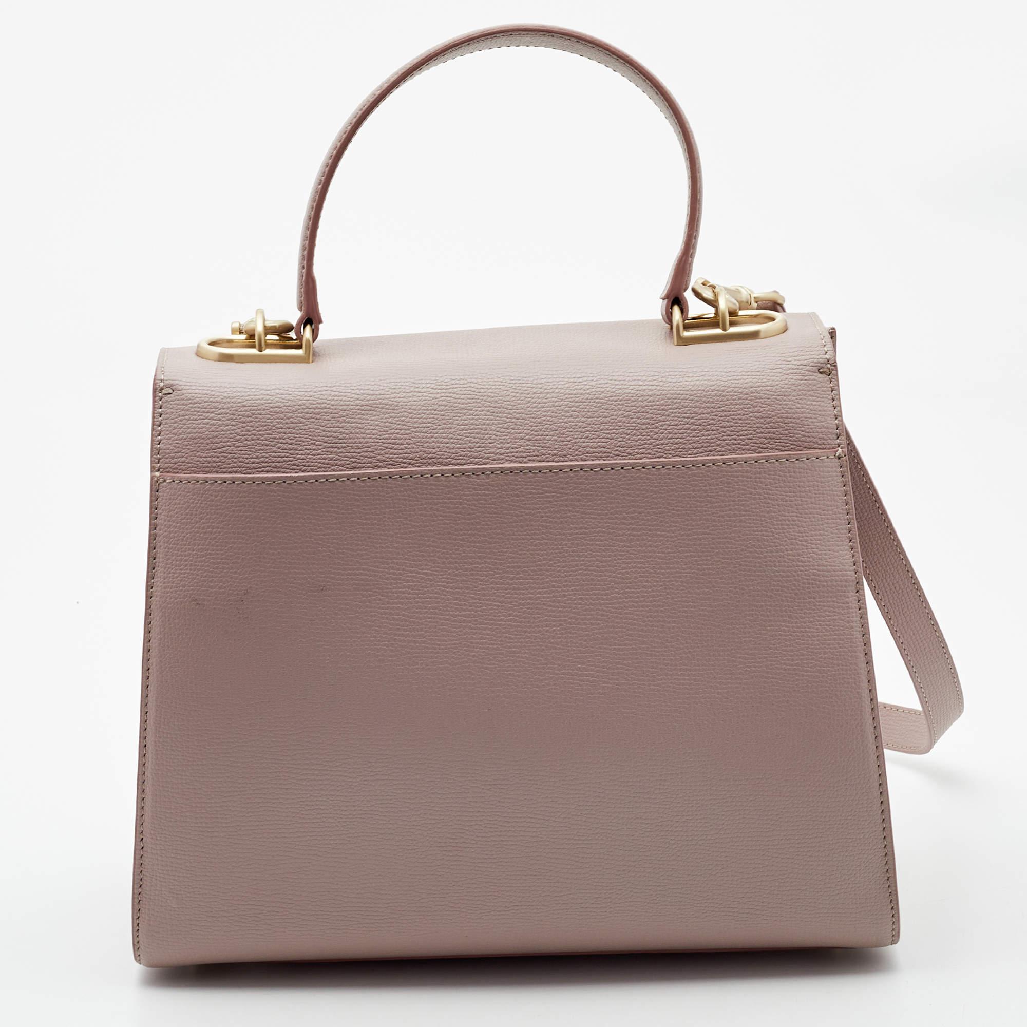 Exuding unparalleled elegance and sophistication, this Aigner bag is made from the finest material in a gorgeous hue. While the roomy interior offers ample space, the top handle allows you to carry it with much elegance.

Includes: Original Dustbag,