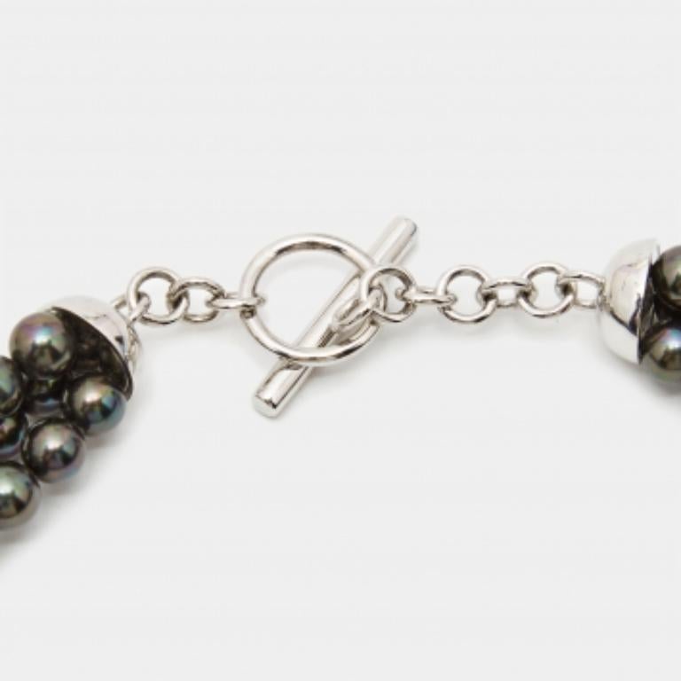 Questa collana di Aigner conferisce eleganza grazie al suo design distintivo. Parla di stile impeccabile e di lusso estremo. Sfoggia il tuo gusto esigente per la moda acquistando questa bellezza oggi stesso!
