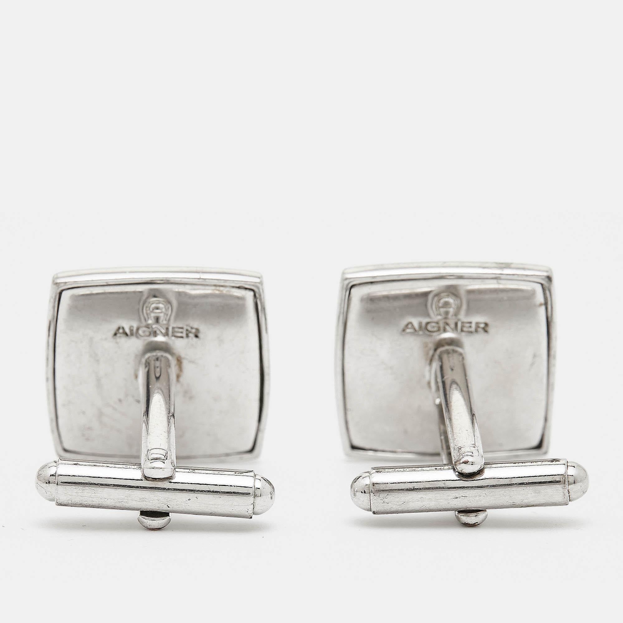 Gemelli da polso Aigner Logo in pelle in tonalità argento In condizioni buone in vendita a Dubai, Al Qouz 2