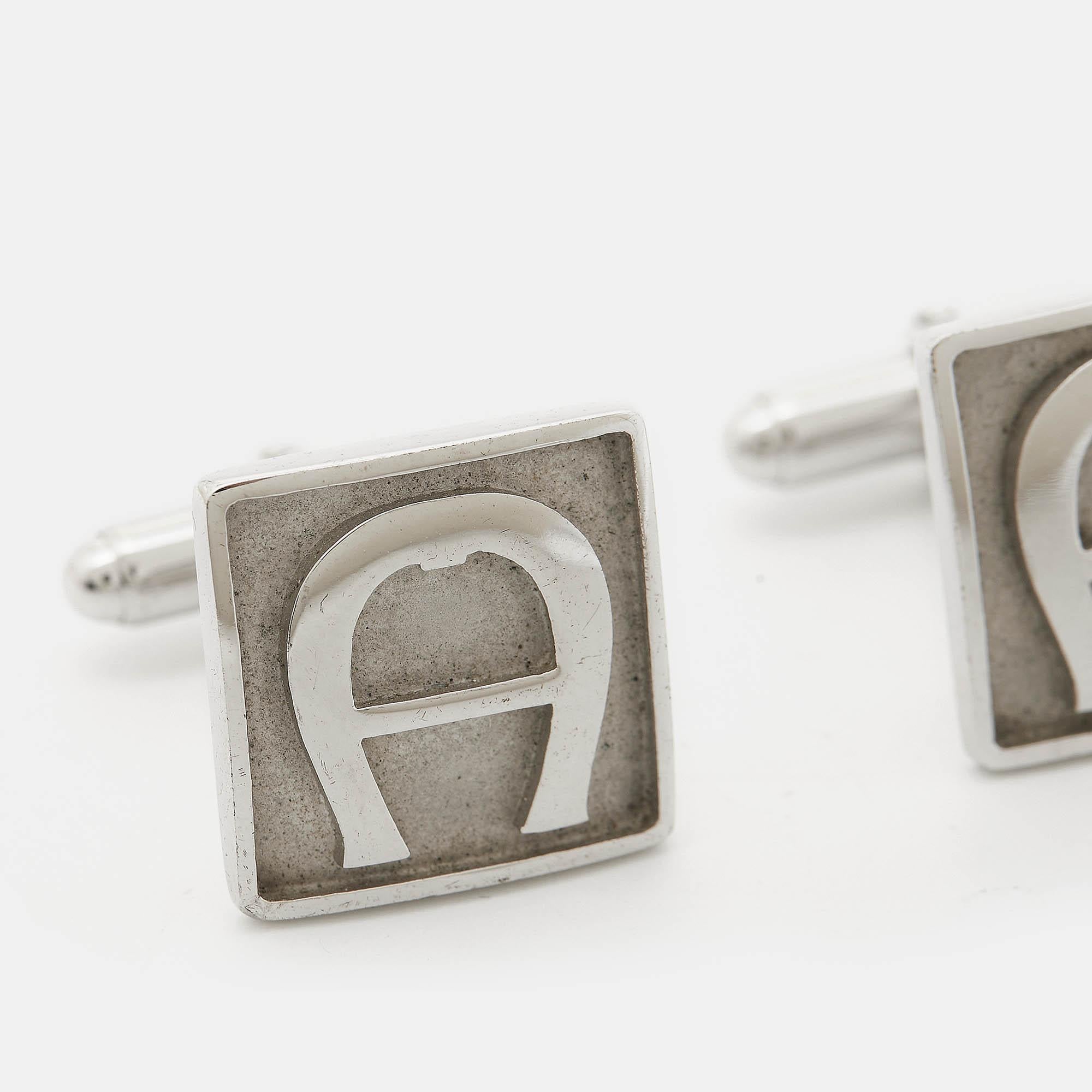 Aigner Logo Silberfarbene Manschettenknöpfe Herren im Angebot