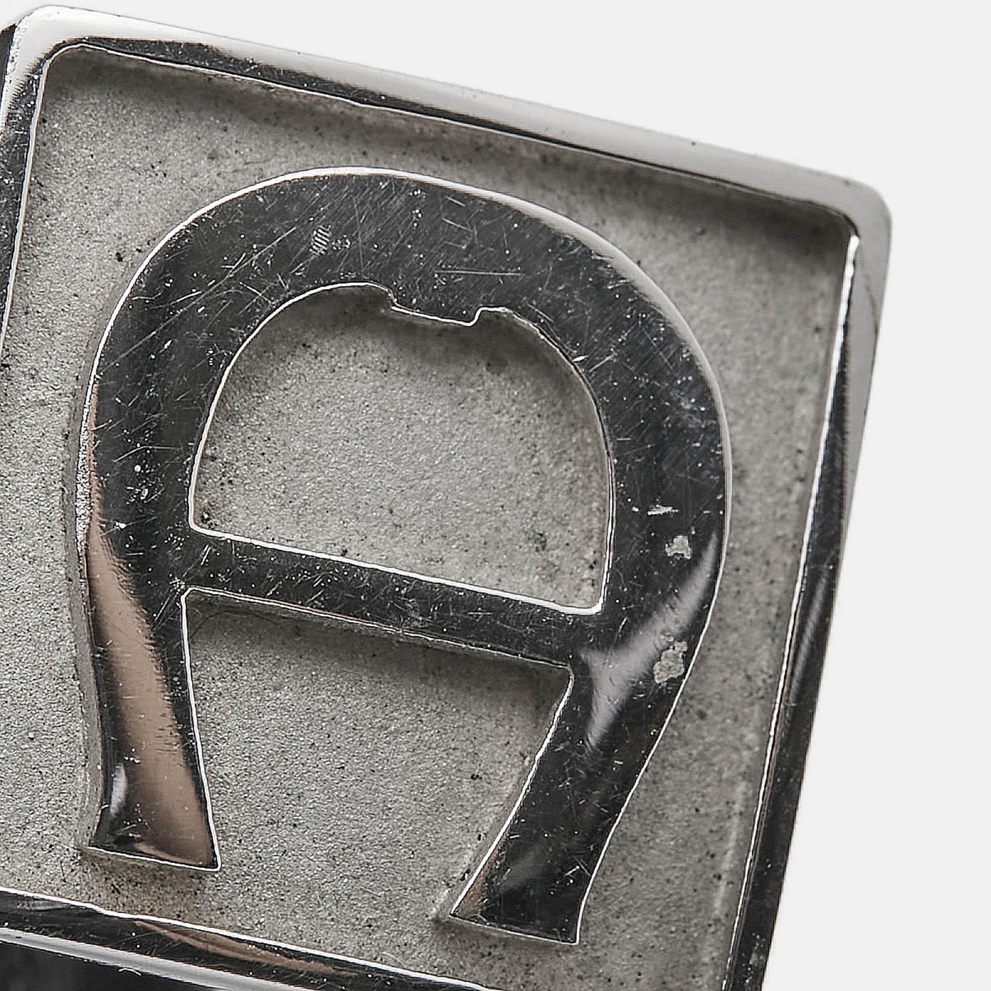 Aigner Logo Silberfarbene Manschettenknöpfe im Angebot 1