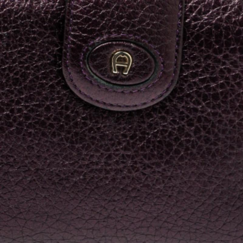Aigner Metallic Purple Leather Compact Wallet In Fair Condition For Sale In Dubai, Al Qouz 2