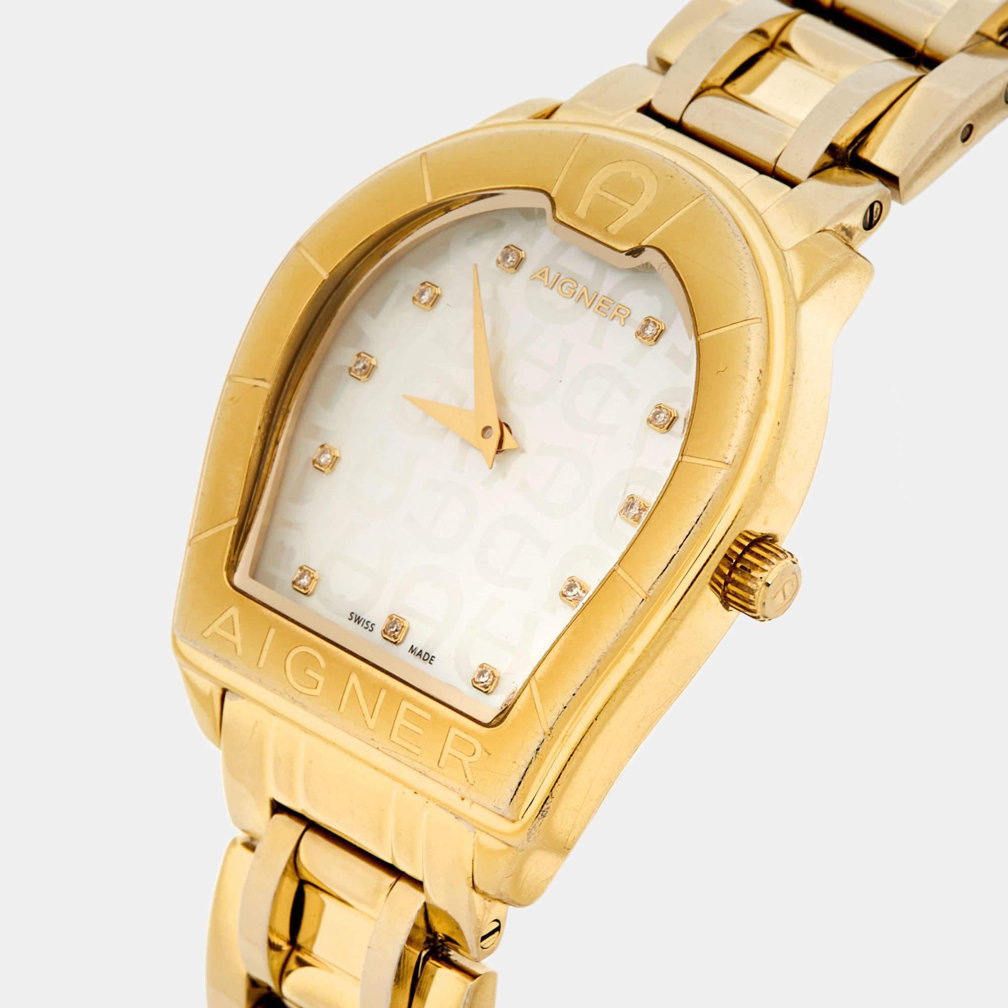 Designed with a fine blend of luxury and craftsmanship, this watch from Aigner is sure to delight your style. Made from gold-plated stainless steel, it has 30 meters of water resistance and a simple clasp.