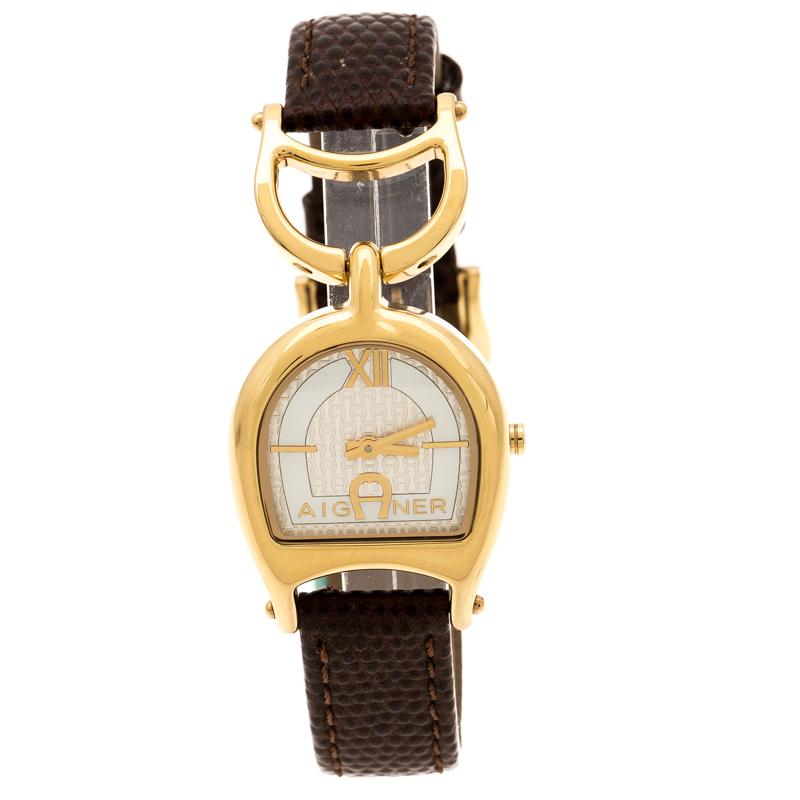 A simple and classic design with distinguishing elements makes this beautiful Aigner Arte A32200 wristwatch special. The bracelet on this watch is crafted in leather and it holds a gold-plated stainless steel case and a statement horseshoe motif.