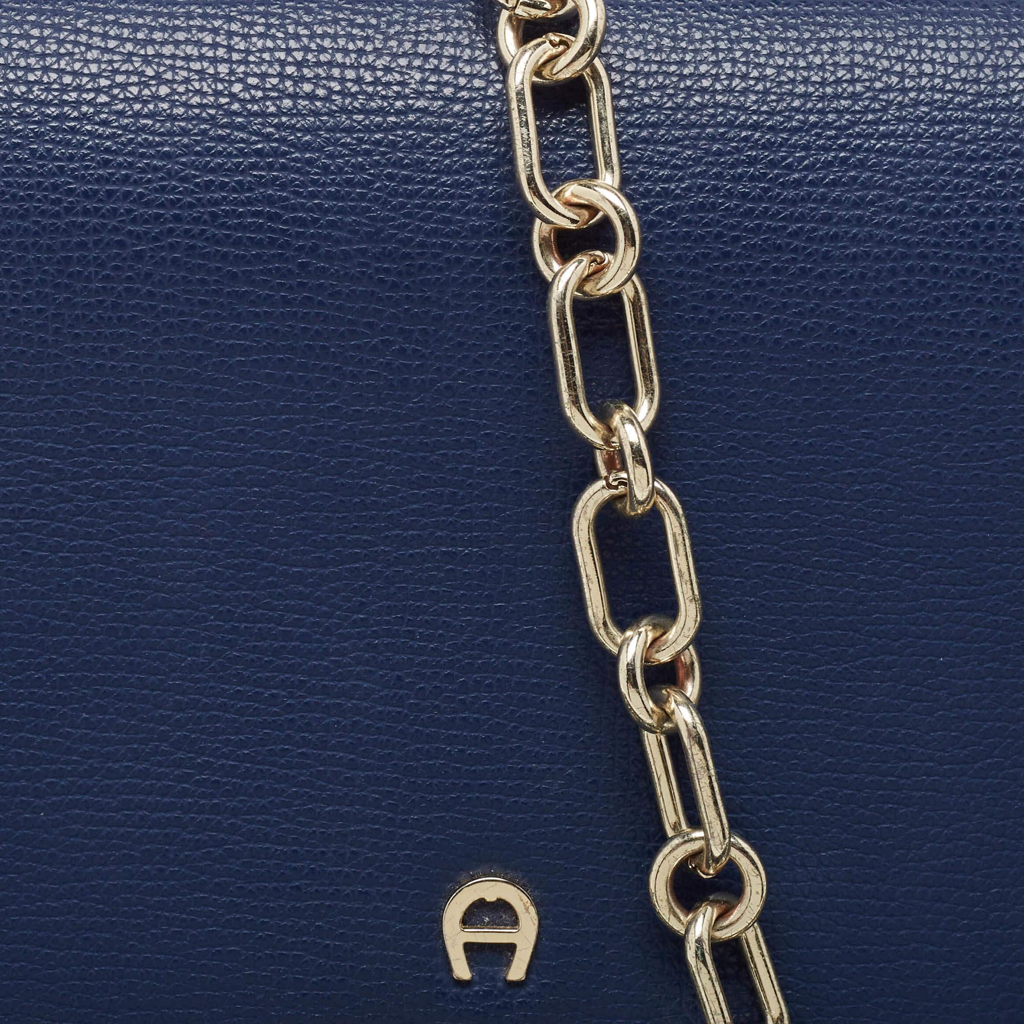 Aigner Navy Blue Leather Flap Chain Shoulder Bag For Sale 1