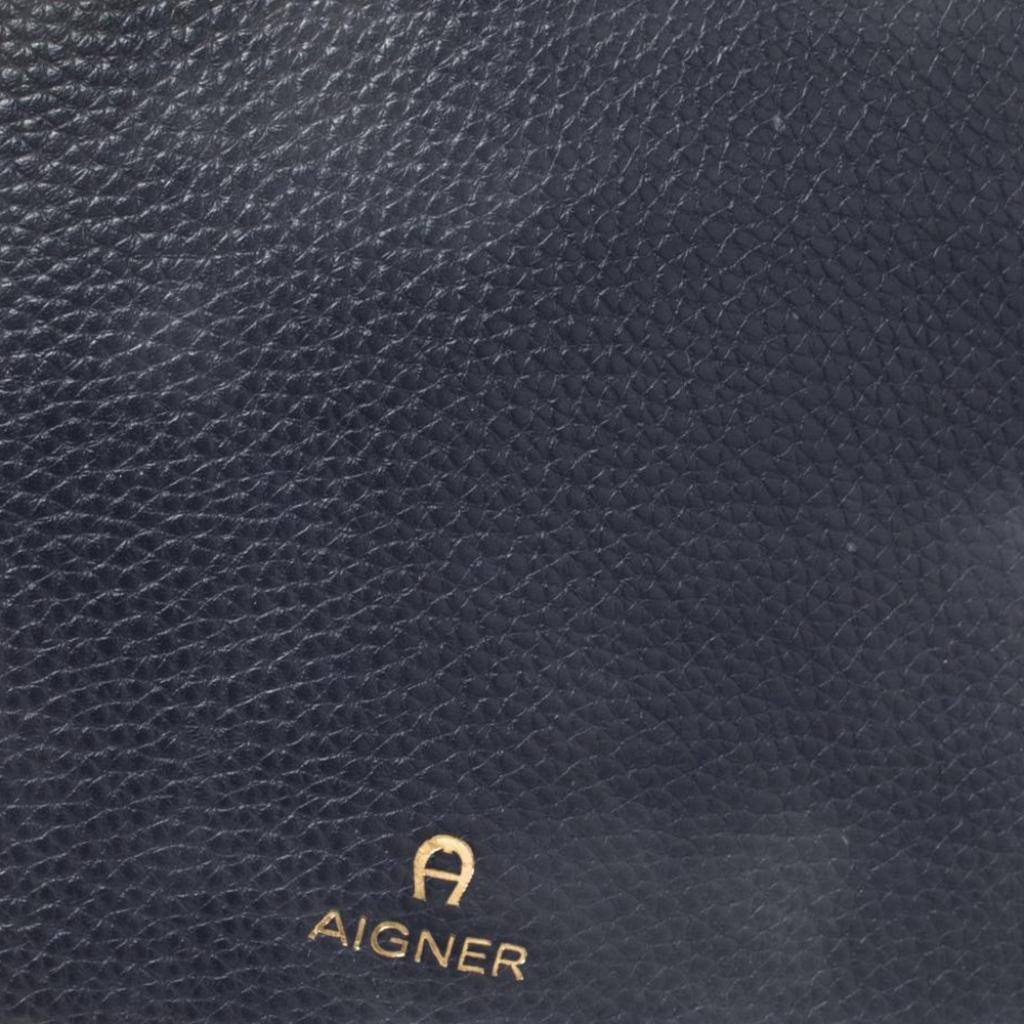 Aigner Navy Blue Leather Flap Crossbody Bag In Fair Condition In Dubai, Al Qouz 2