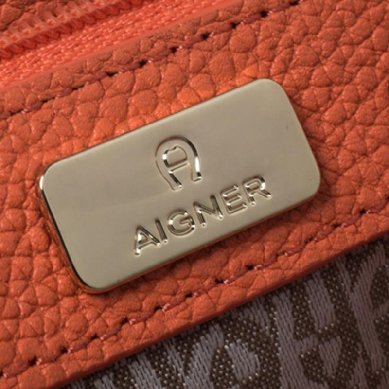 Aigner Orange Leather Genoveva Pochette Crossbody Bag In Good Condition In Dubai, Al Qouz 2